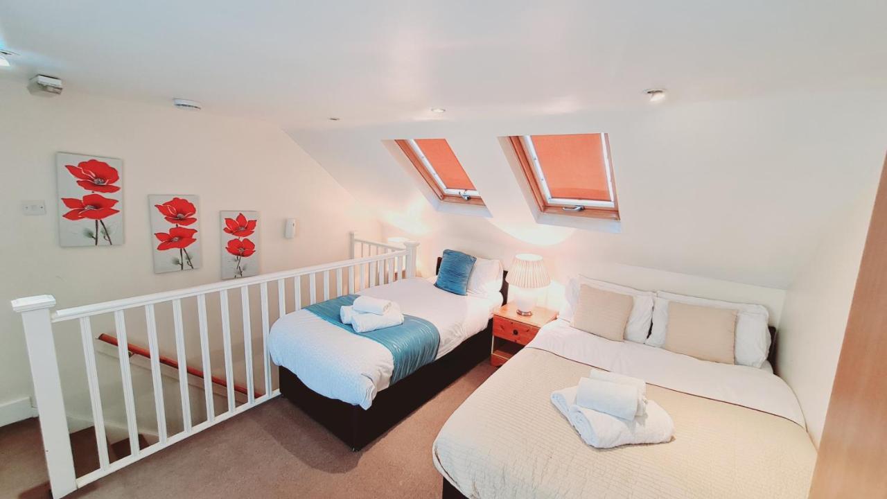 Cedar Villa - Perfect For Longer Stays Chatham  Bagian luar foto