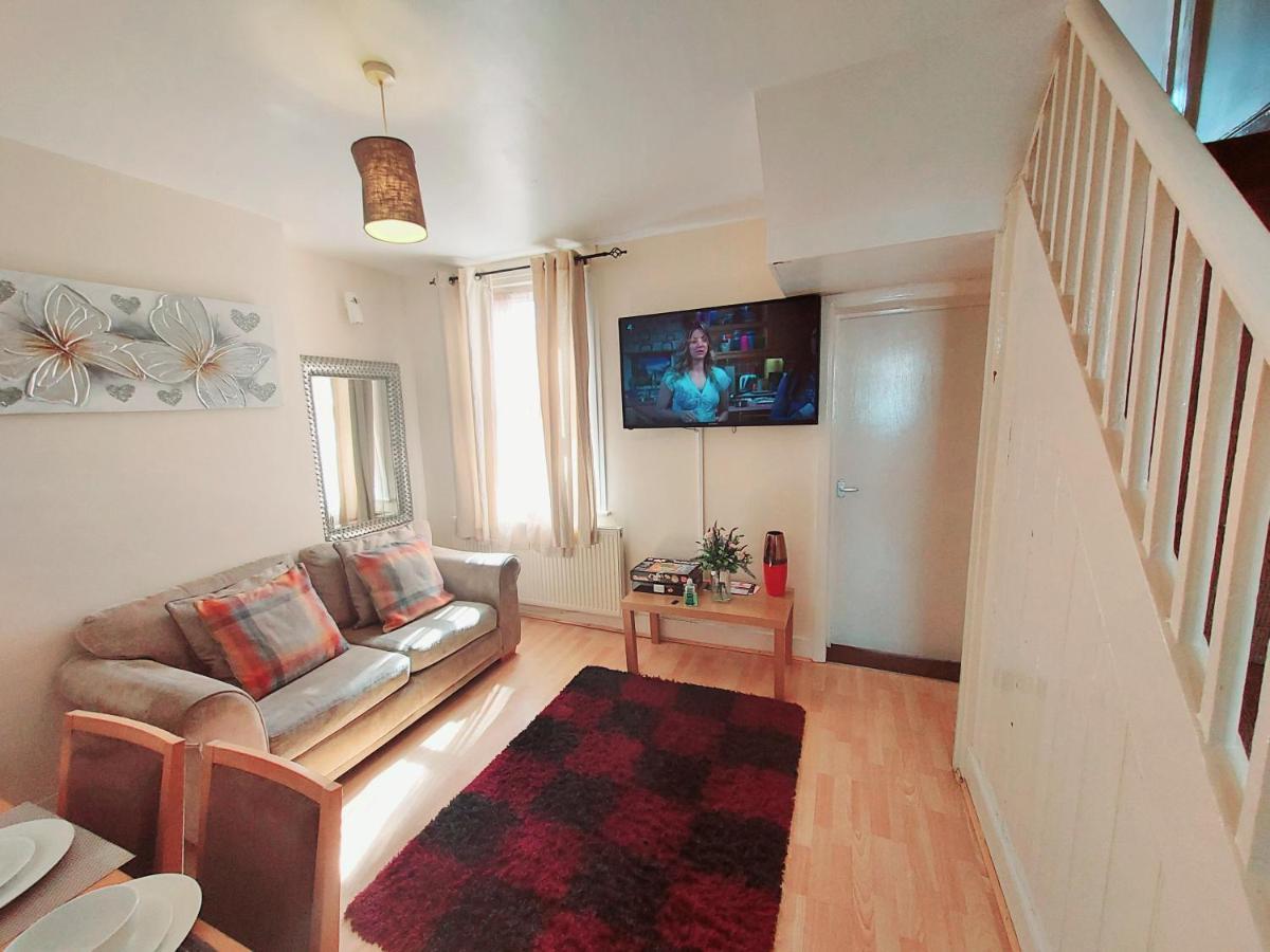 Cedar Villa - Perfect For Longer Stays Chatham  Bagian luar foto