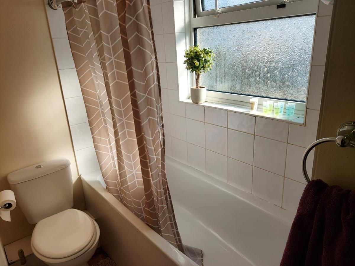 Cedar Villa - Perfect For Longer Stays Chatham  Bagian luar foto